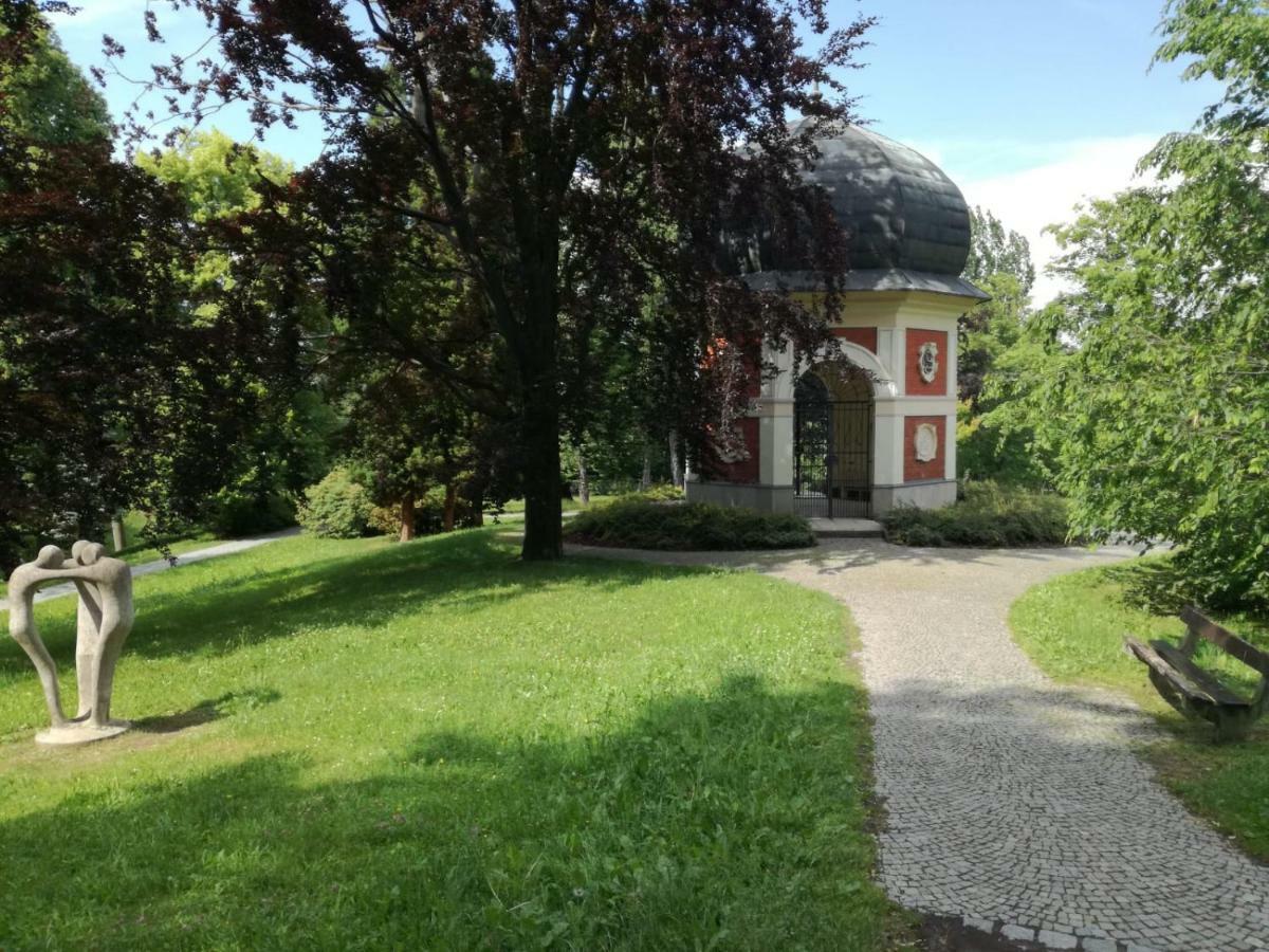Apartman U Horynu - Sadova Ческа Требова Екстериор снимка
